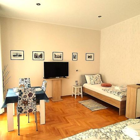 Lavender - City Room With Free Parking Пула Экстерьер фото