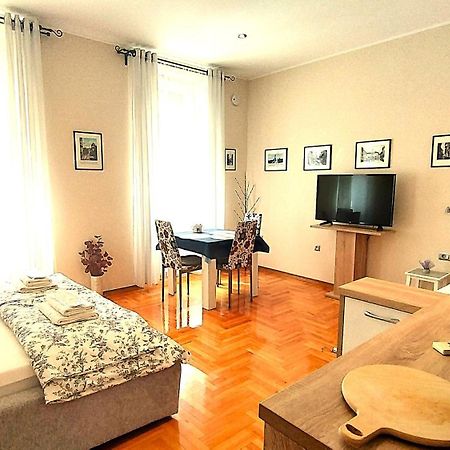 Lavender - City Room With Free Parking Пула Экстерьер фото