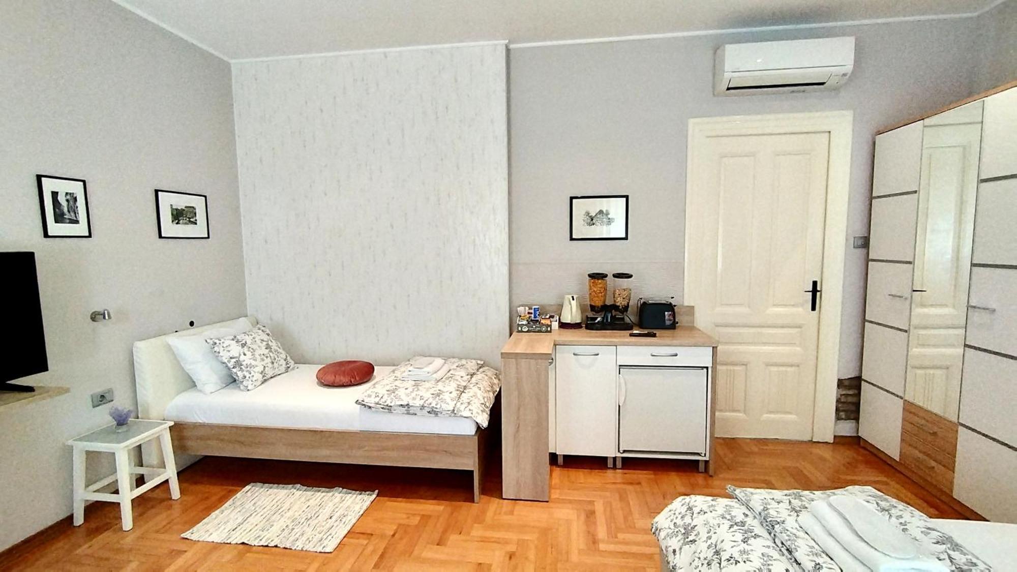 Lavender - City Room With Free Parking Пула Экстерьер фото
