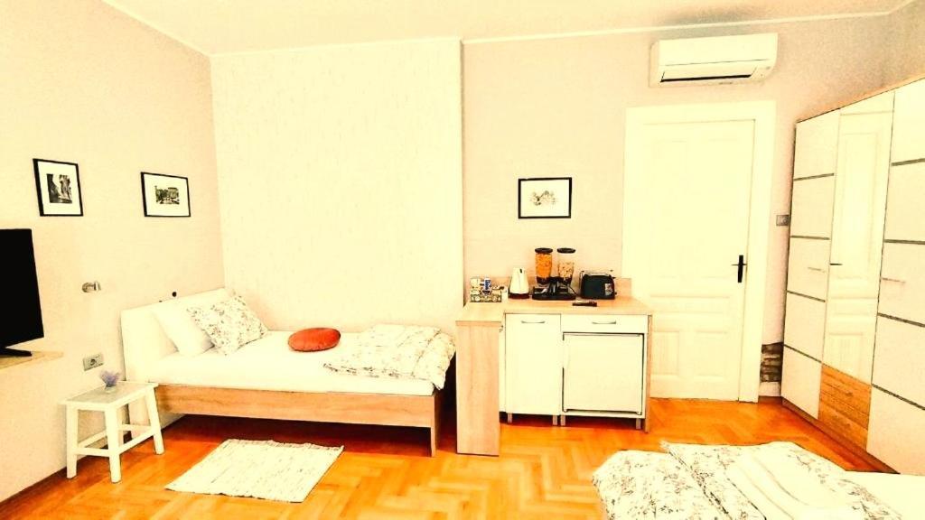 Lavender - City Room With Free Parking Пула Экстерьер фото